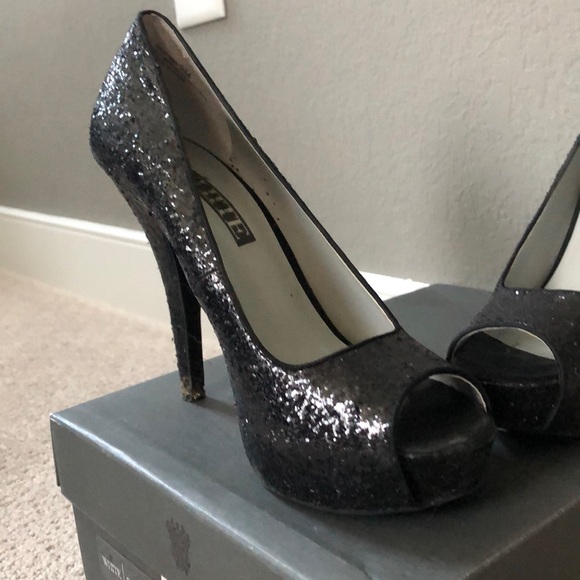 Vera Wang Black Glitter Peep toe platform heels - Picture 2 of 4